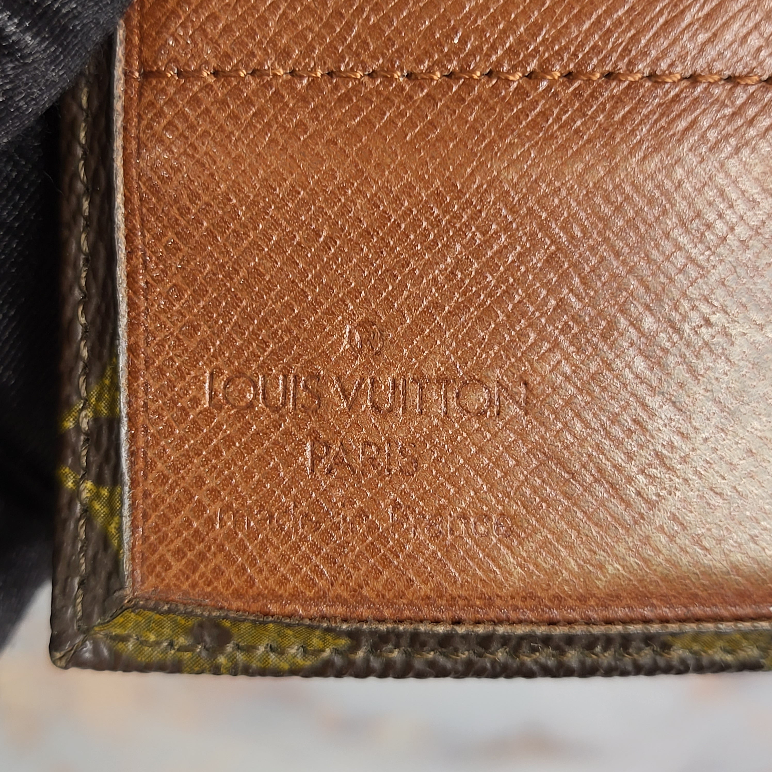 Louis Vuitton Monogram Vintage Compact Wallet – Marichelle's Empire