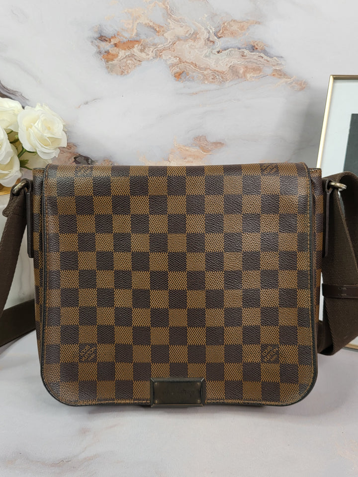 Louis Vuitton Damier Ebene District PM