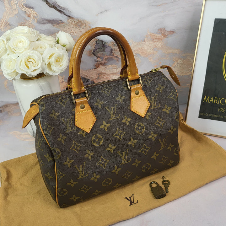 Louis Vuitton Monogram Speedy 25