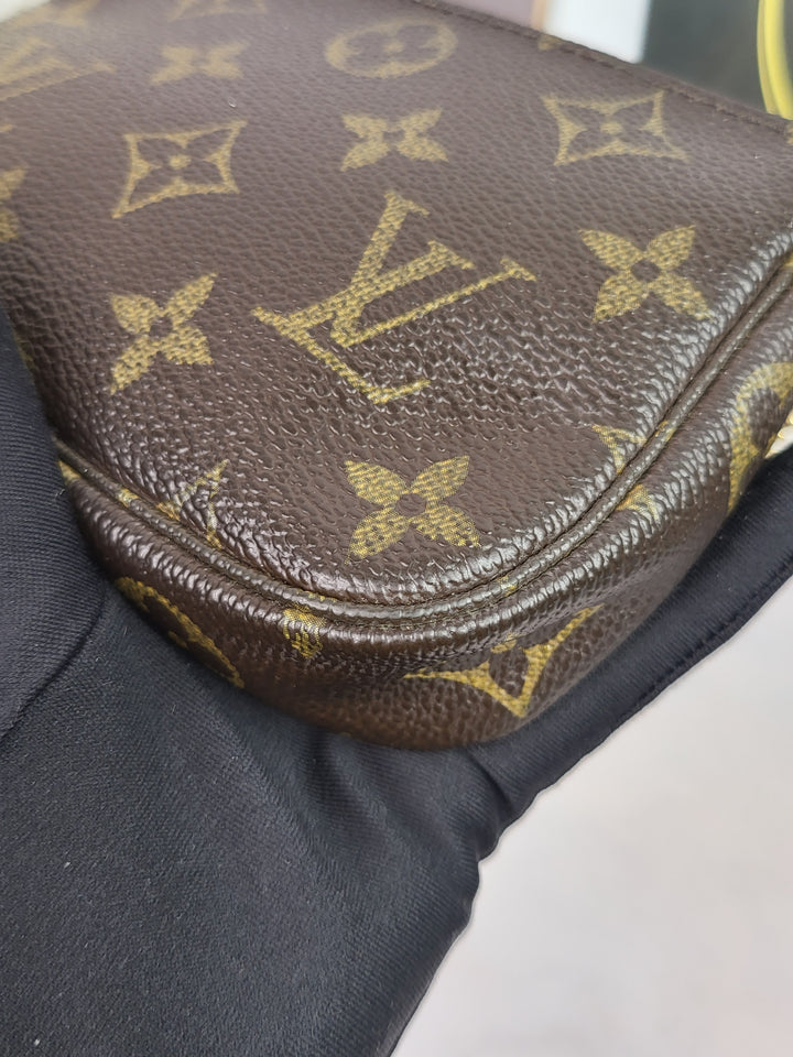 Louis Vuitton Monogram Mini Pochette