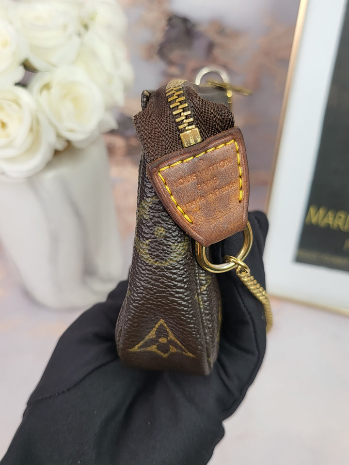 Louis Vuitton Monogram Mini Pochette