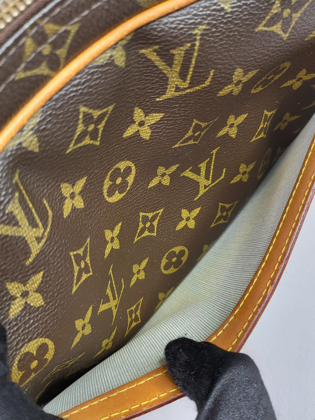 Louis Vuitton Monogram Reporter