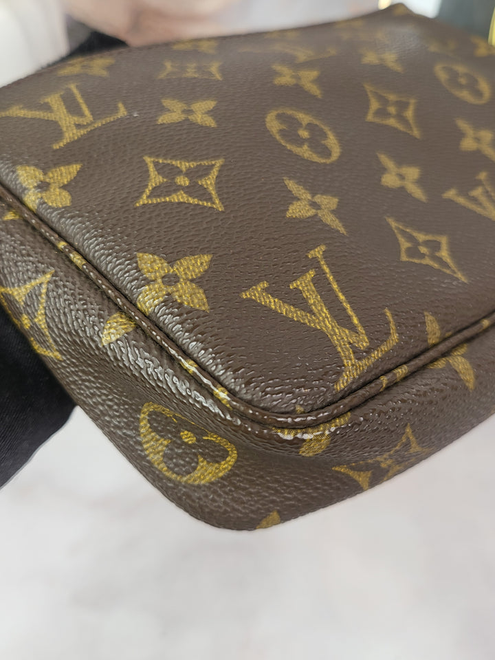 Louis Vuitton Monogram Vintage Pochette Accessoiries