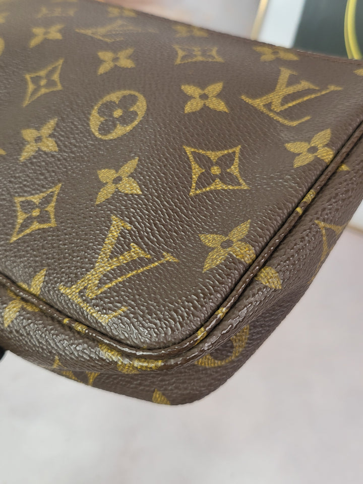 Louis Vuitton Monogram Vintage Pochette Accessoiries