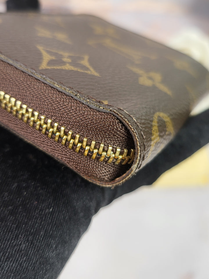 Louis Vuitton Monogram Zippy Coin Wallet