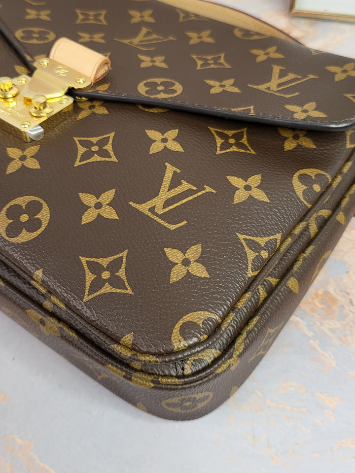 Louis Vuitton Monogram Pochette Metis