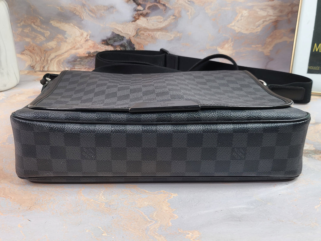 Louis Vuitton Damier Graphite District MM