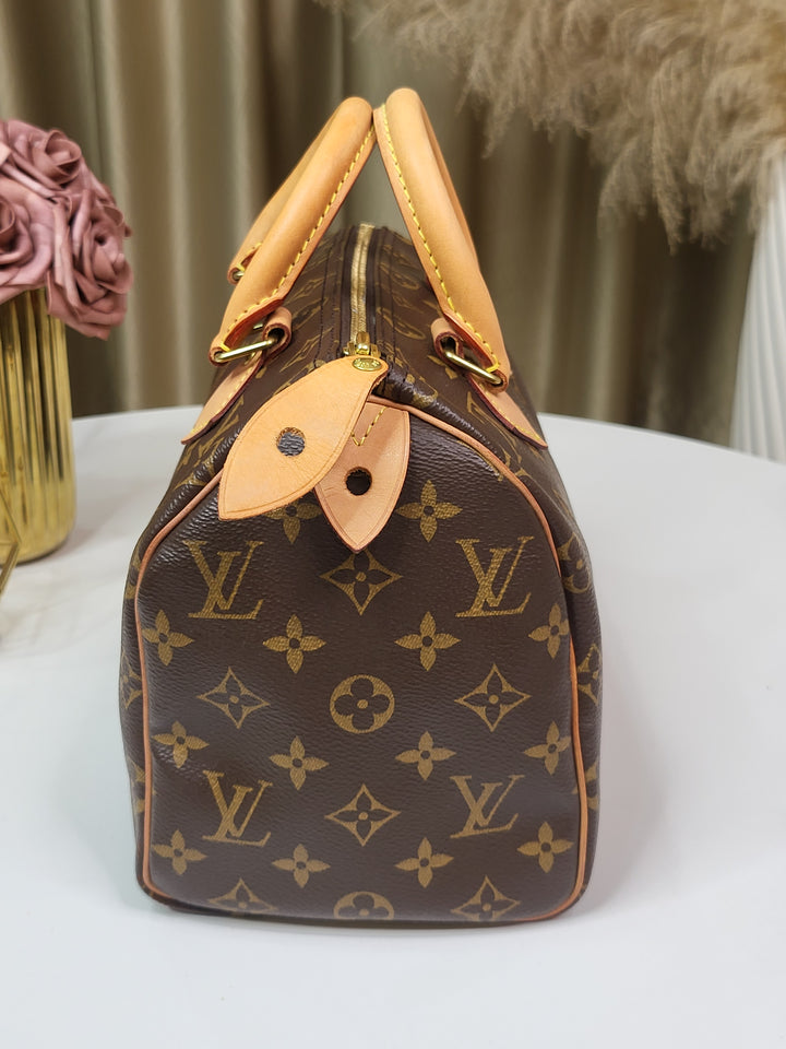 Louis Vuitton Monogram Speedy 25