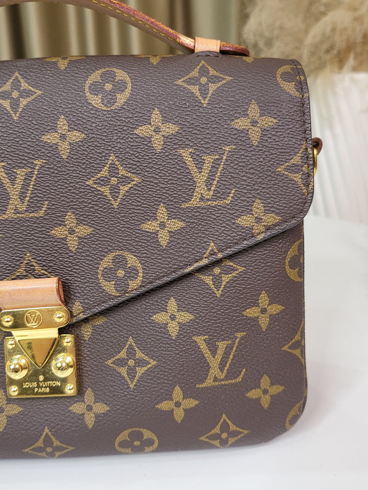 Louis Vuitton Monogram Pochette Metis