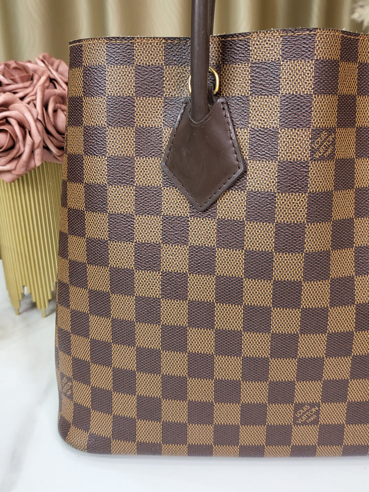 Louis Vuitton Damier Kensington Tote Bag