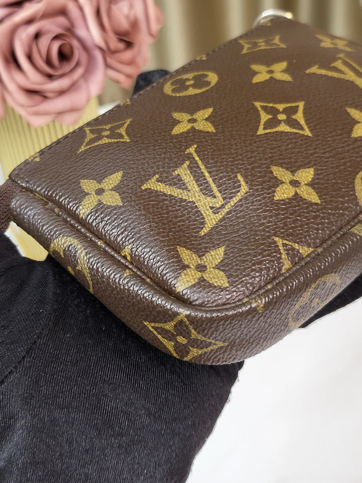 Louis Vuitton Monogram Mini Pochette