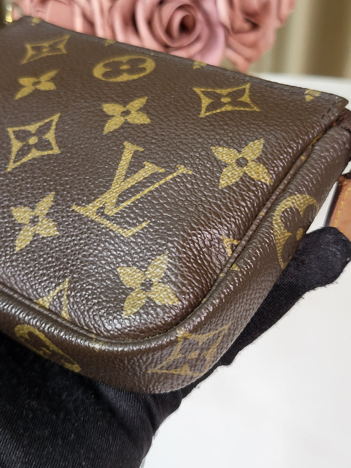 Louis Vuitton Monogram Mini Pochette