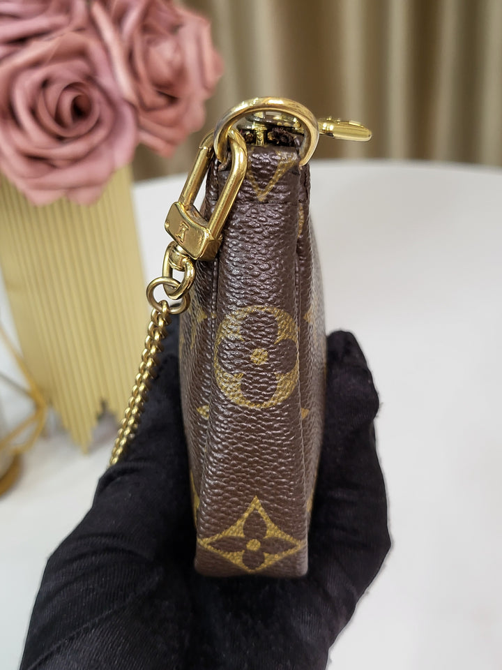 Louis Vuitton Monogram Mini Pochette