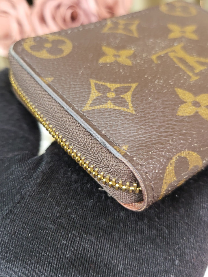 Louis Vuitton Monogram Zippy Coin Wallet