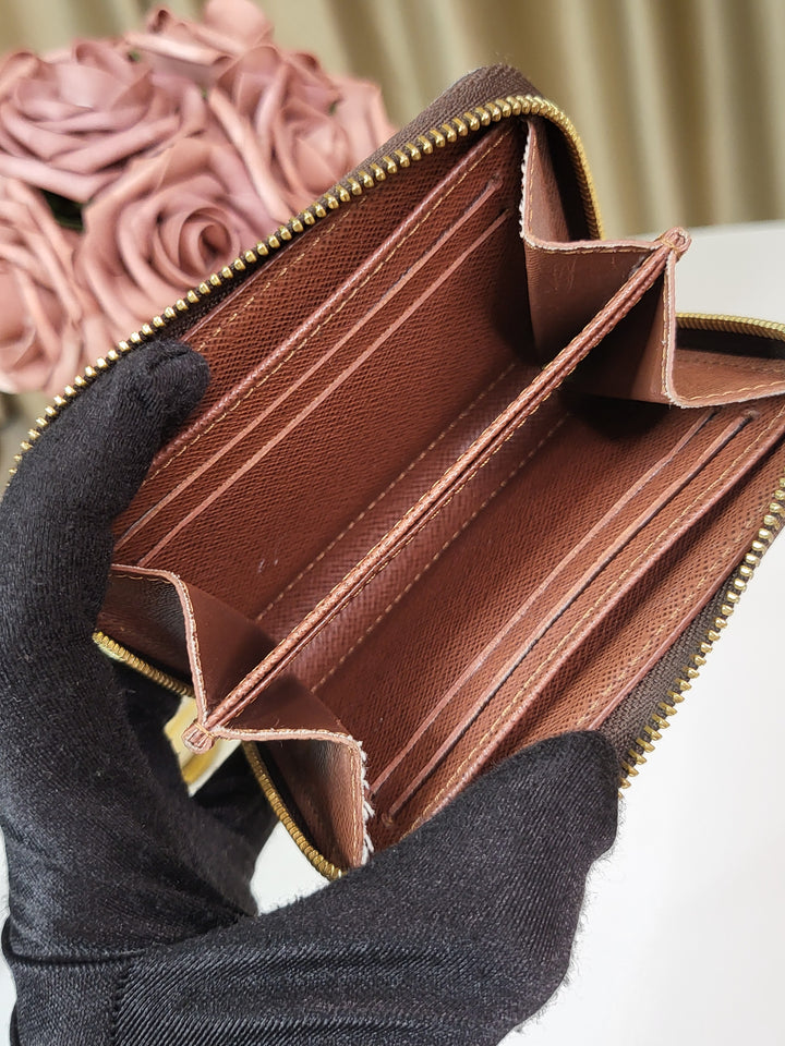 Louis Vuitton Monogram Zippy Coin Wallet