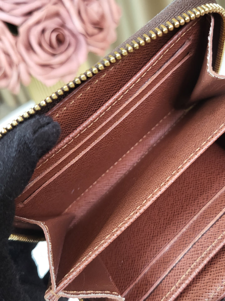 Louis Vuitton Monogram Zippy Coin Wallet