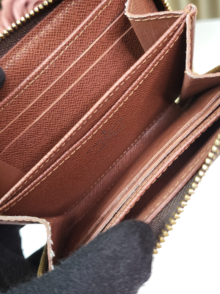 Louis Vuitton Monogram Zippy Coin Wallet