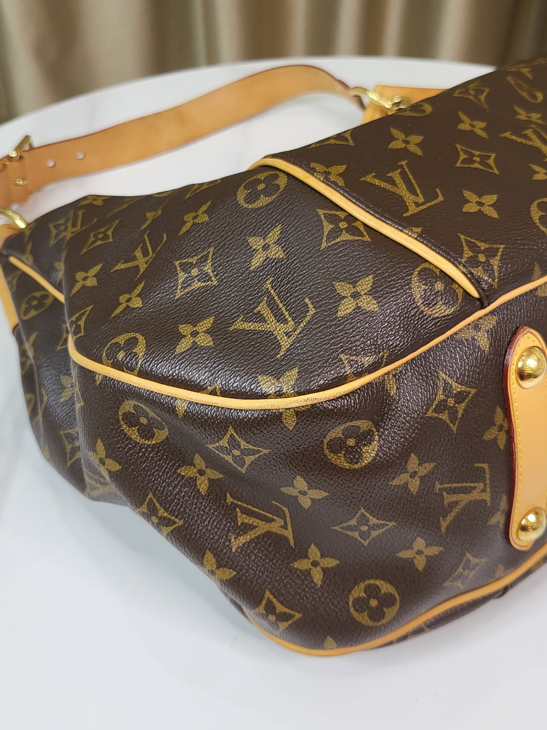 Louis Vuitton Monogram Galleria GM
