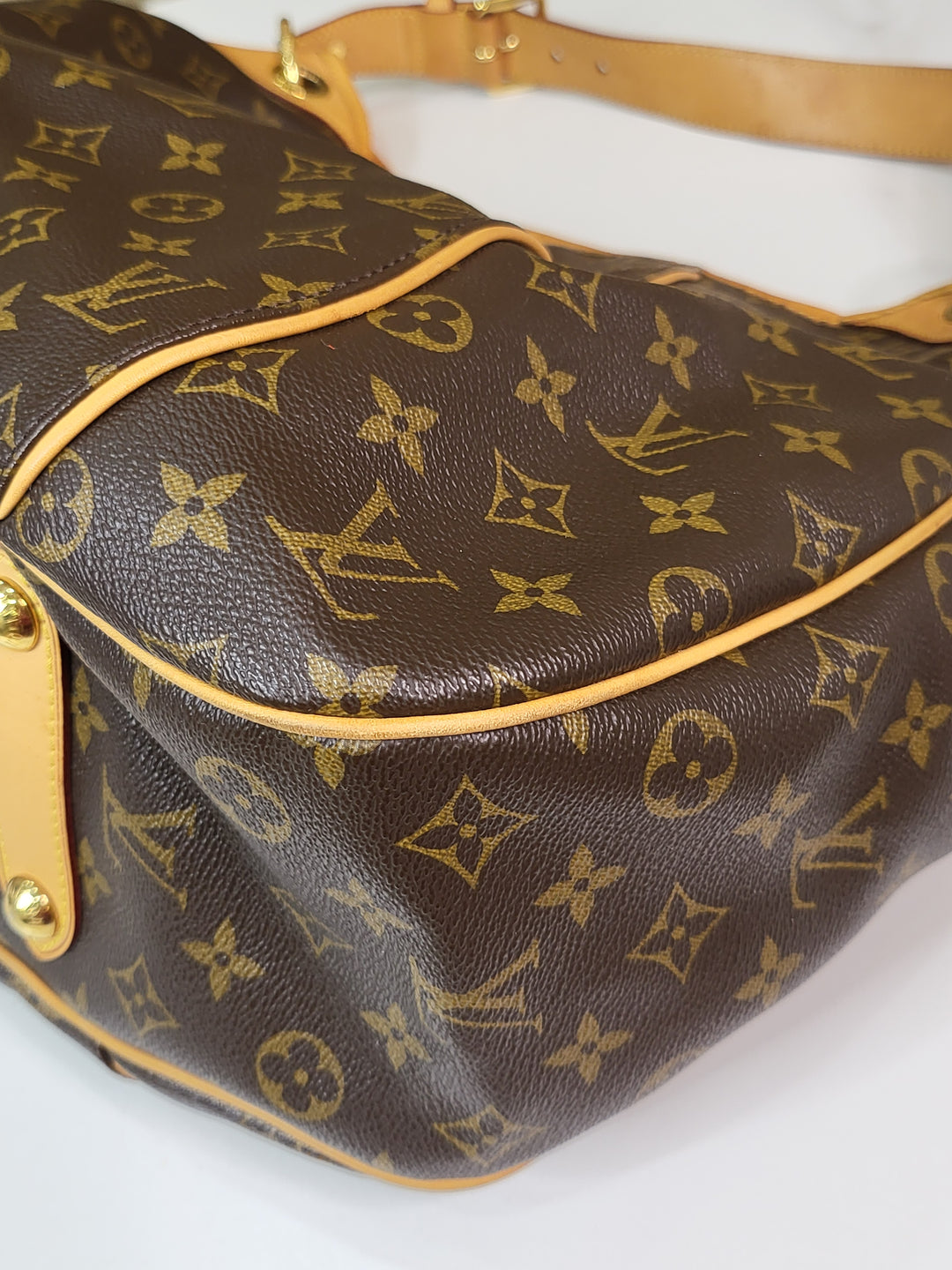 Louis Vuitton Monogram Galleria GM