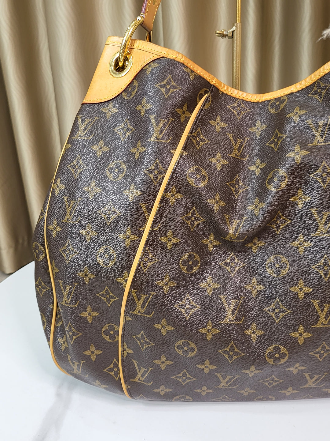 Louis Vuitton Monogram Galleria GM