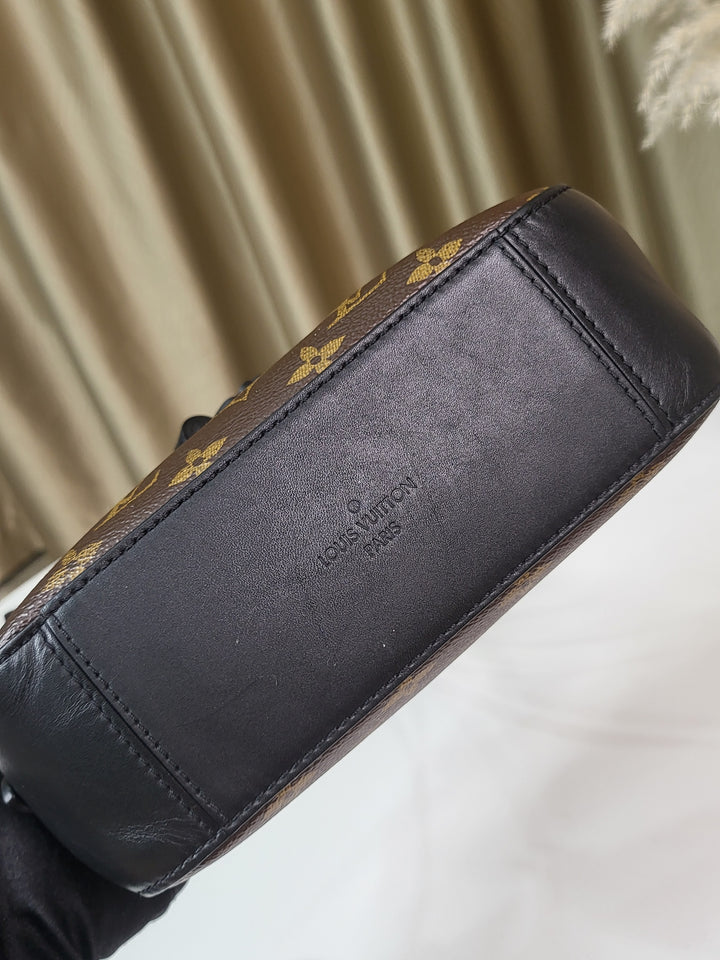 Louis Vuitton Monogram Saintonge