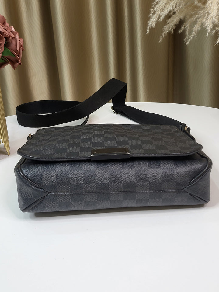 Louis Vuitton Damier Graphite District PM