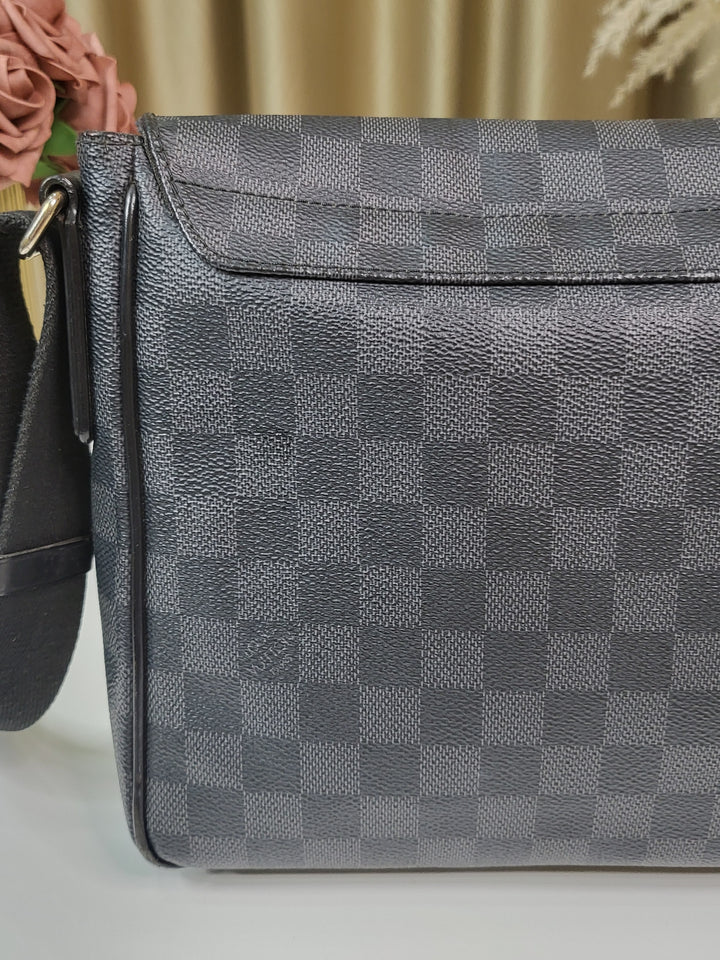 Louis Vuitton Damier Graphite District PM