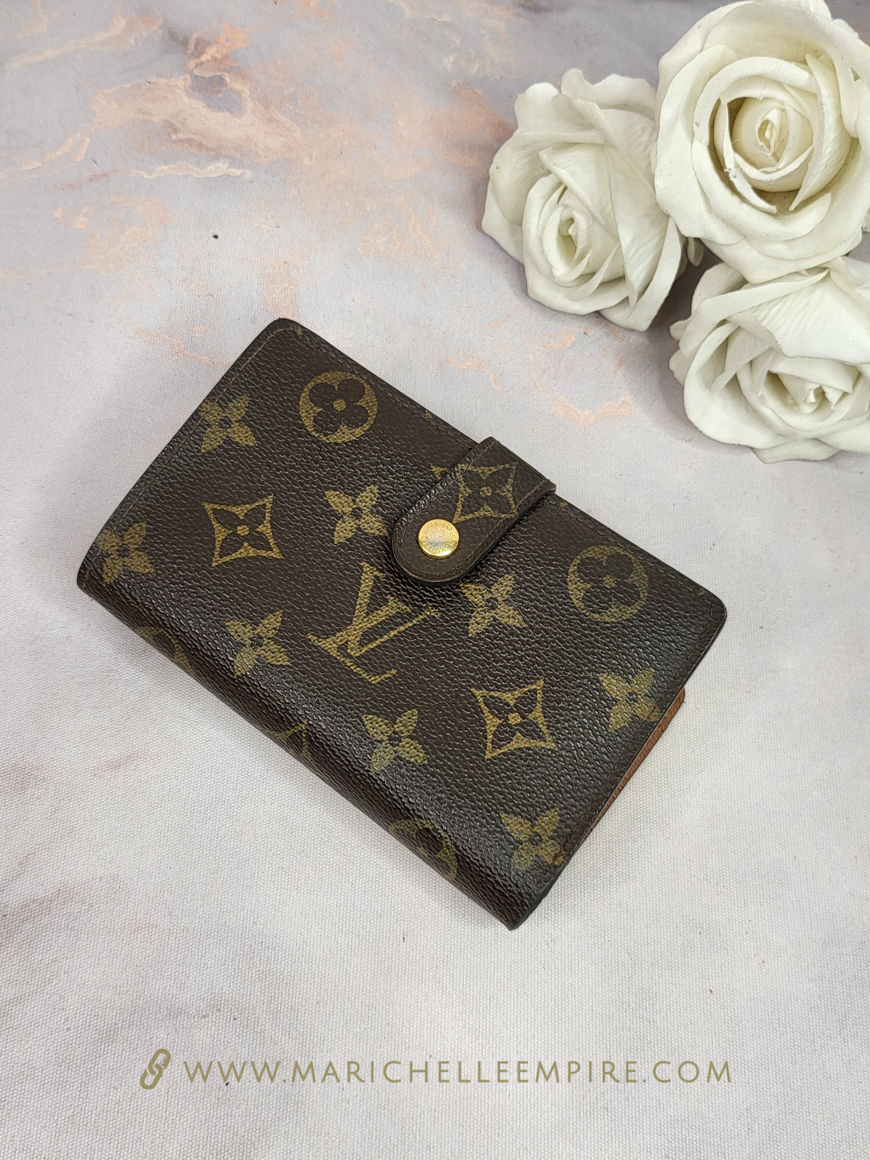 Louis top Vuitton Monogram Kisslock Wallet