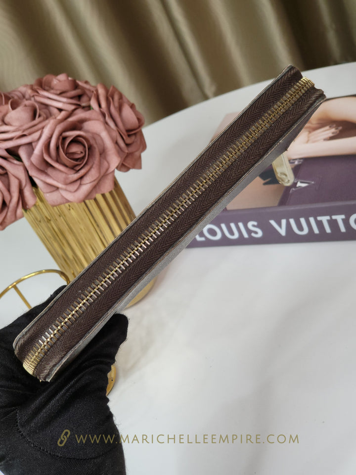 Louis Vuitton Monogram Zippy Wallet