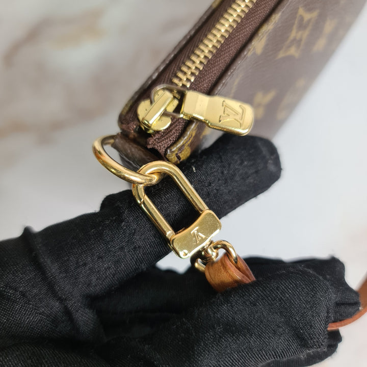 L OU I S V U I T T O N Monogram Pochette Accessories - Marichelle's Empire 