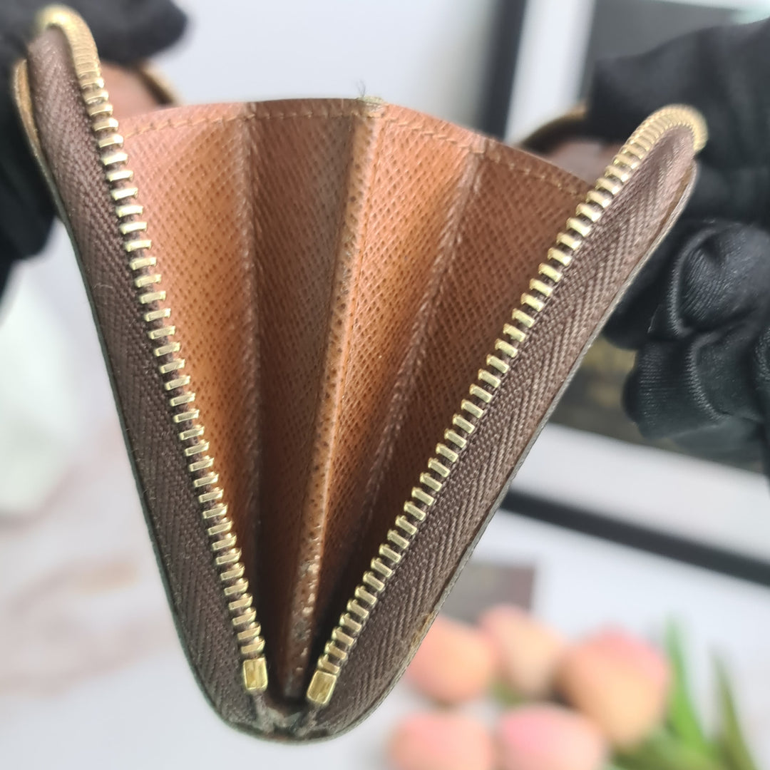 LOUISVUITTON Monogram Zippy Card Holder - Marichelle's Empire 