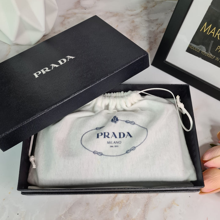 PRADA Wallet on Chain ( WOC ) - Marichelle's Empire 