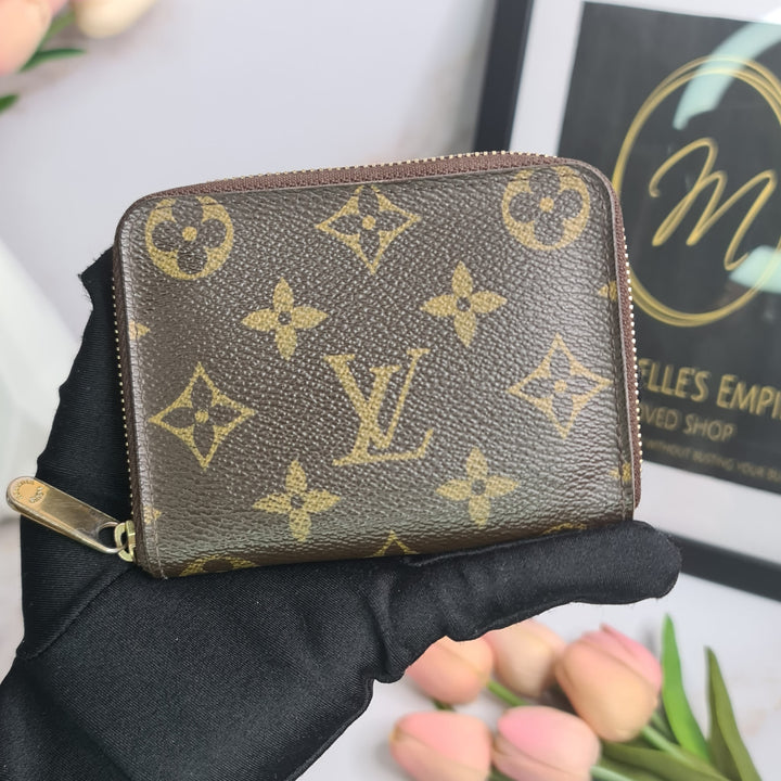 LOUISVUITTON Monogram Zippy Card Holder - Marichelle's Empire 