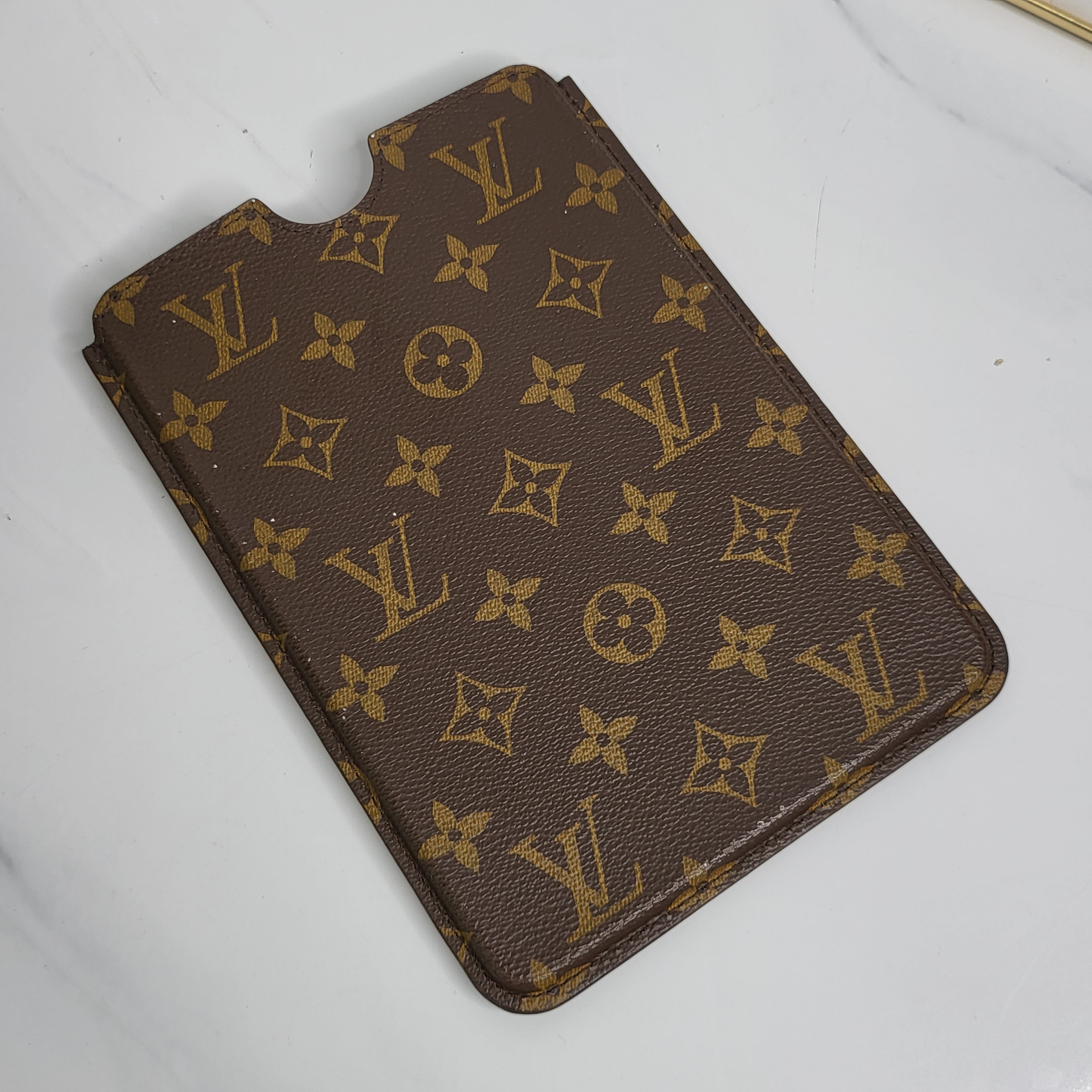Louis Vuitton IPad mini case monogram De $15,840 a $8,700 •Louis
