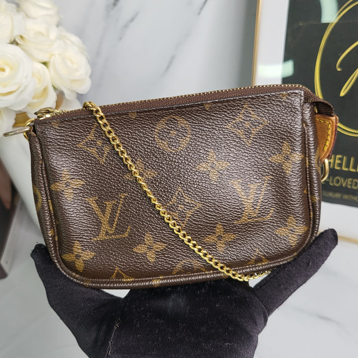 Louis Vuitton Monogram Mini Pochette