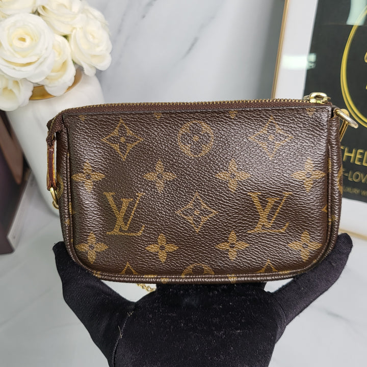 Louis Vuitton Monogram Mini Pochette