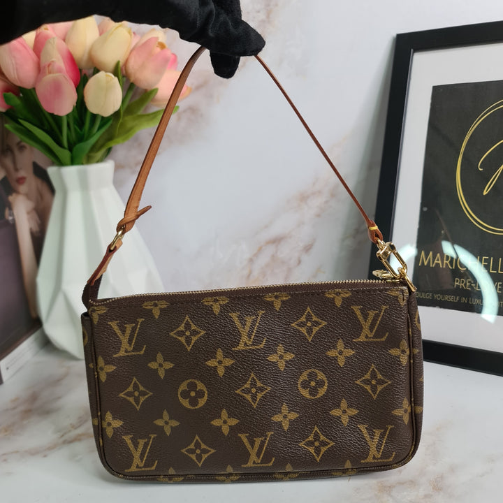 L OU I S V U I T T O N Monogram Pochette Accessories - Marichelle's Empire 