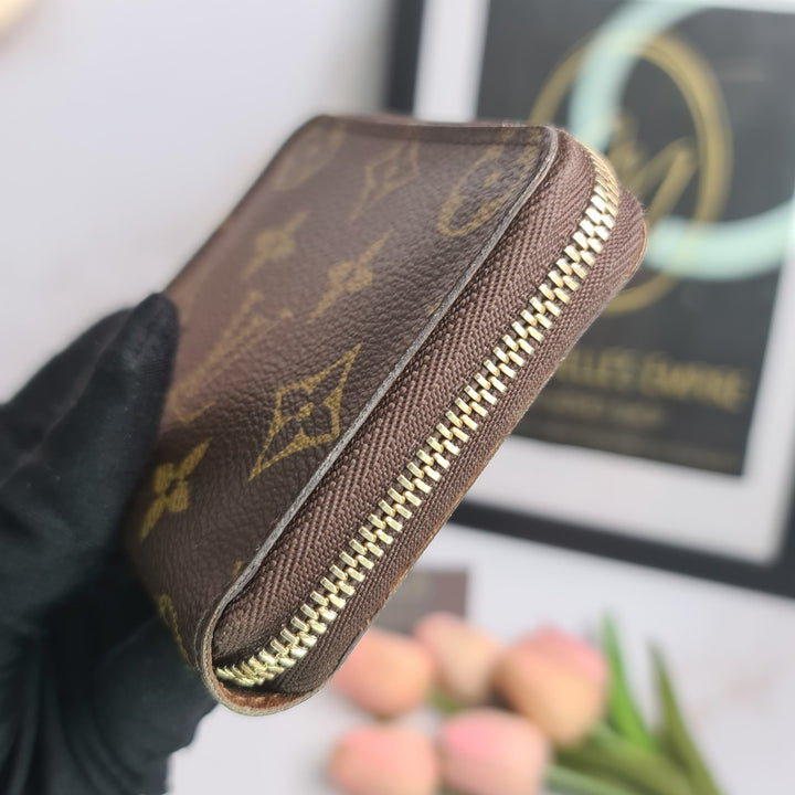 LOUISVUITTON Monogram Zippy Card Holder - Marichelle's Empire 