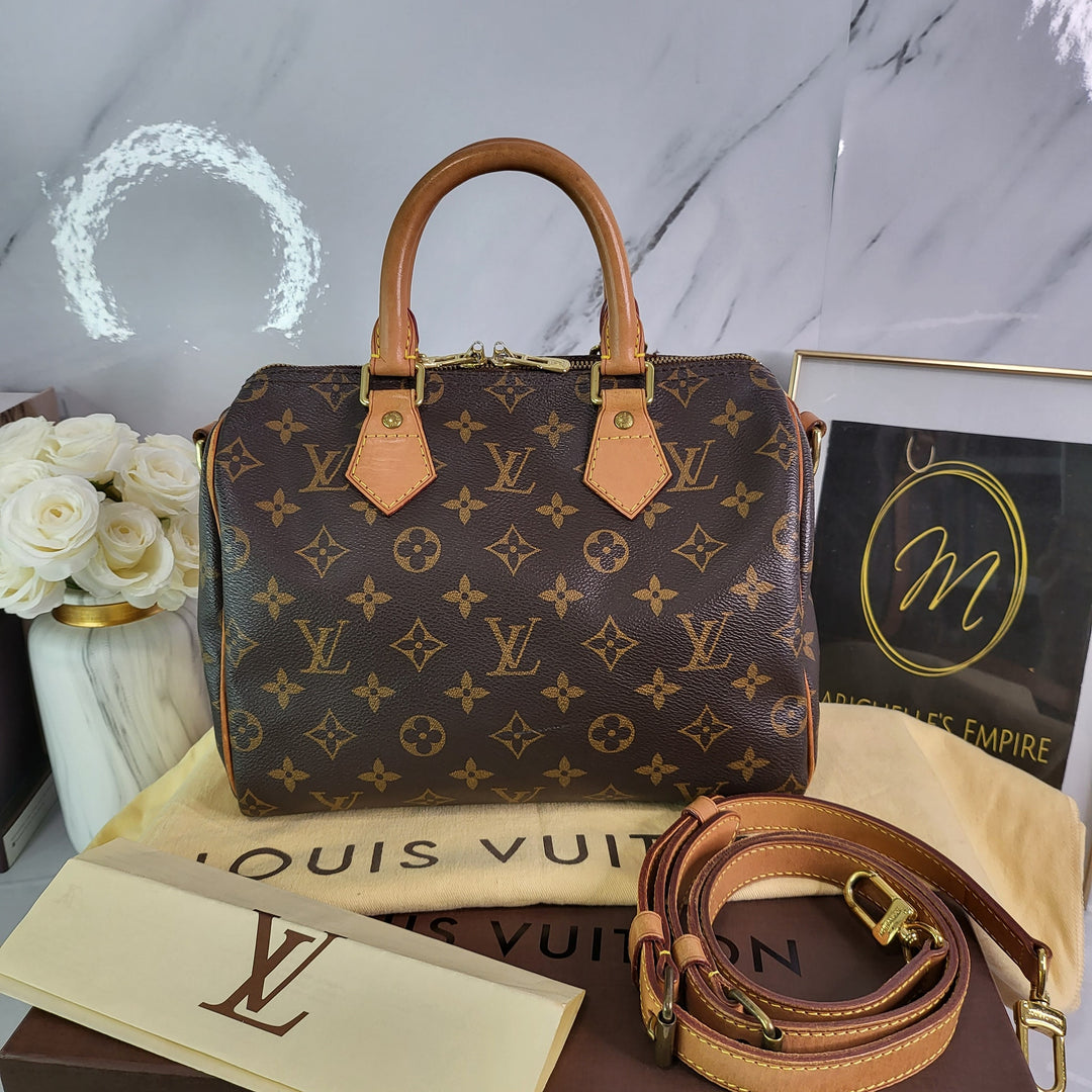 L O U I S V U I T T O N Monogram Speedy 25 Bandouliere - Marichelle's Empire 